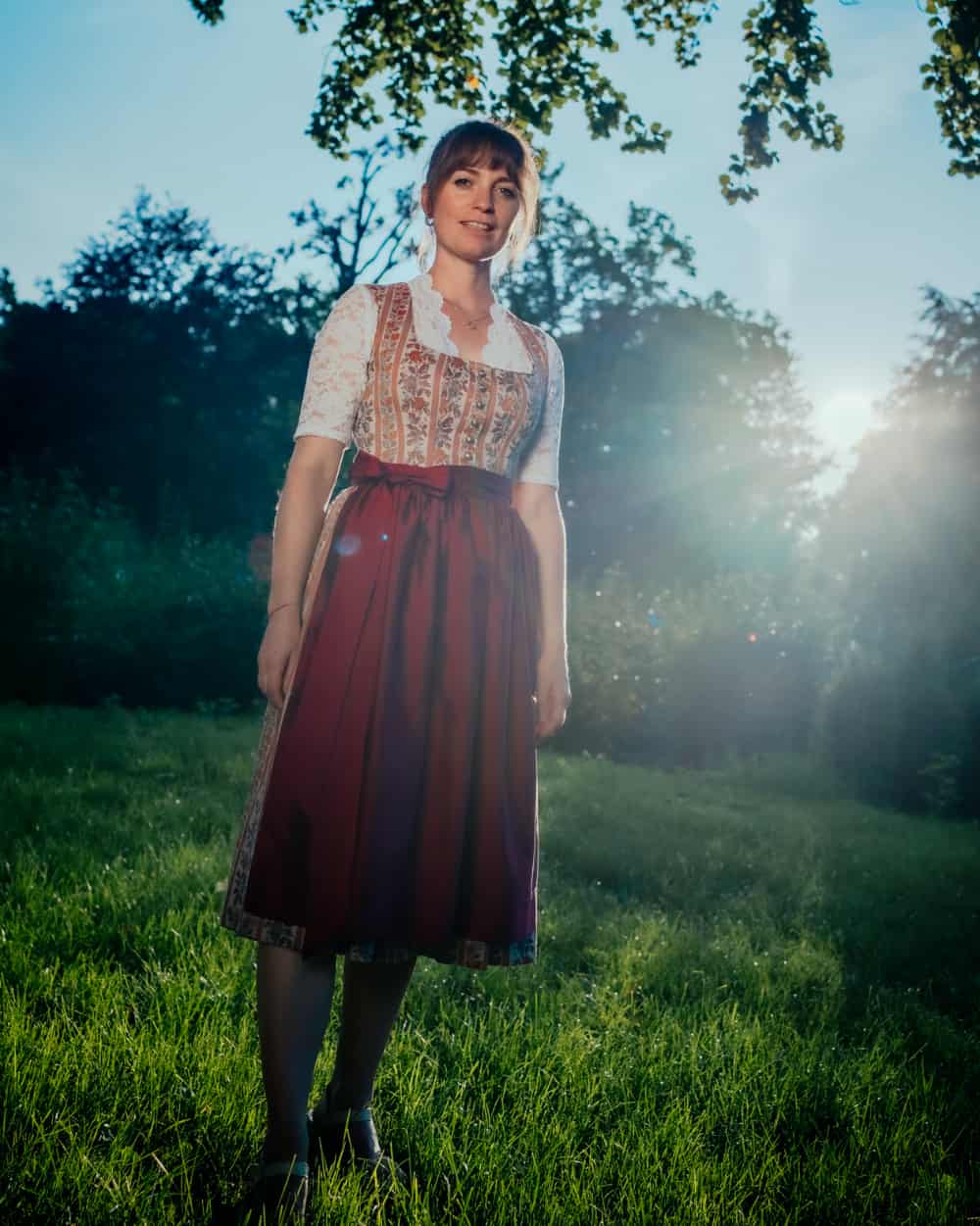 Ronja Forcher Dirndl mit Seidenschürze in Velvet